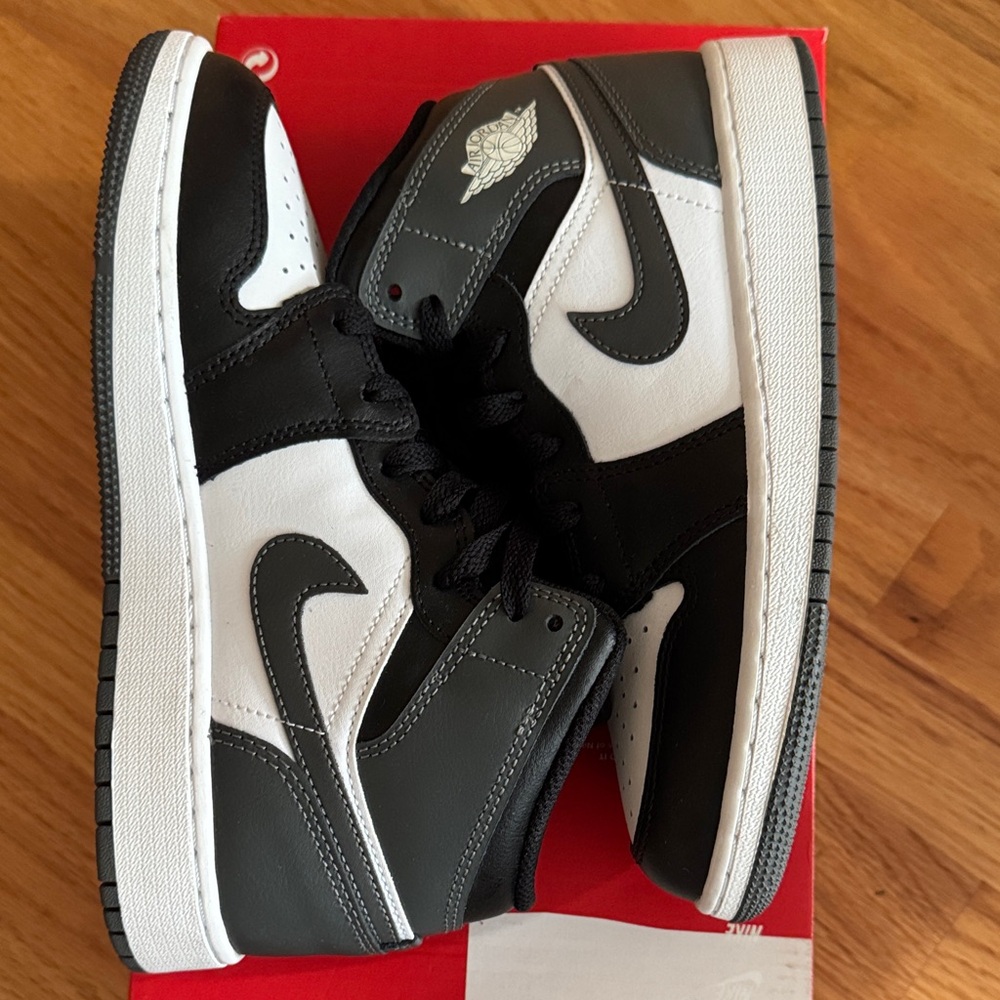 BNWT - Nike Air Jordan 1 Mid Black/Gray Sneakers - Size 5Y